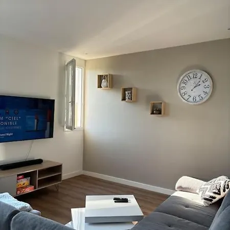 Proche De La Gare Apartment *