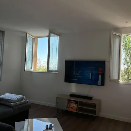 Proche De La Gare Apartment